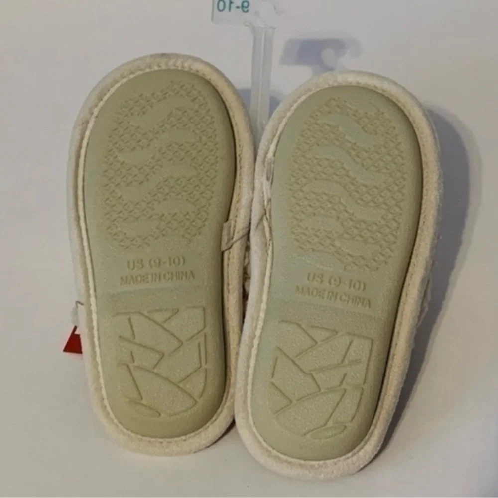 NWT. WONDERSHOP Kids’ Bear Slippers